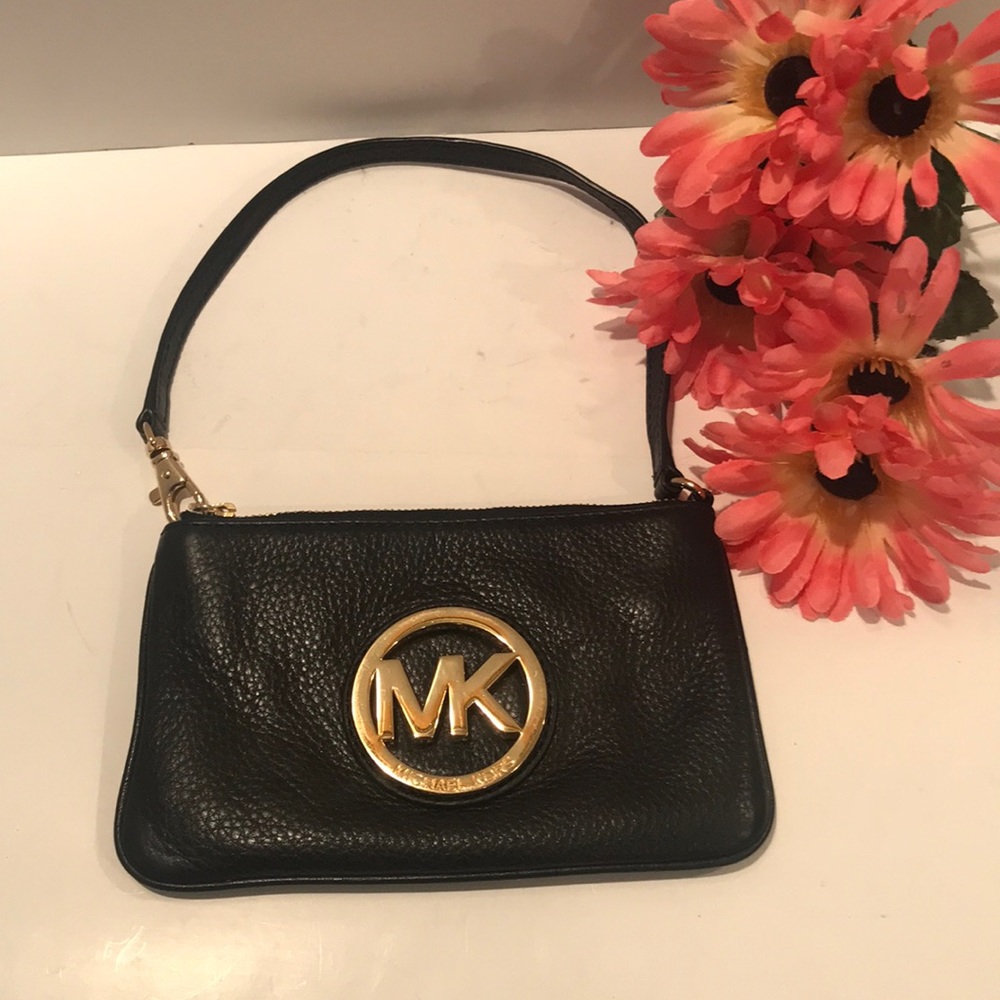 Michael Kors Womens Wristlet in Black Pebbled Leather